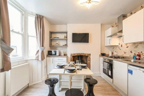 Stylish Modern Two Bedroom Fishermans Cottage Central Brighton